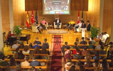 debate politica aquinas icono