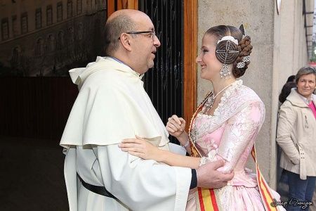 La Fallera mayor de Valencia visita el Colegio de 